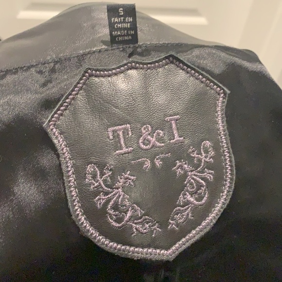 Fitted Leather Jacket - Picture 6 of 6